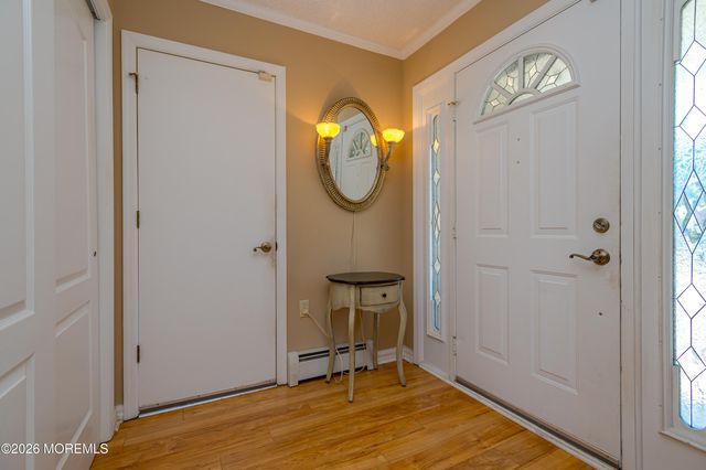 87 Canterbury Lane, Toms River, NJ 08757