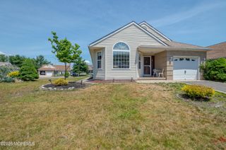 87 Canterbury Lane, Toms River, NJ 08757