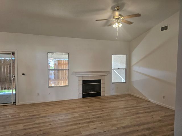 863 El Monte Ct, Los Banos, CA 93635