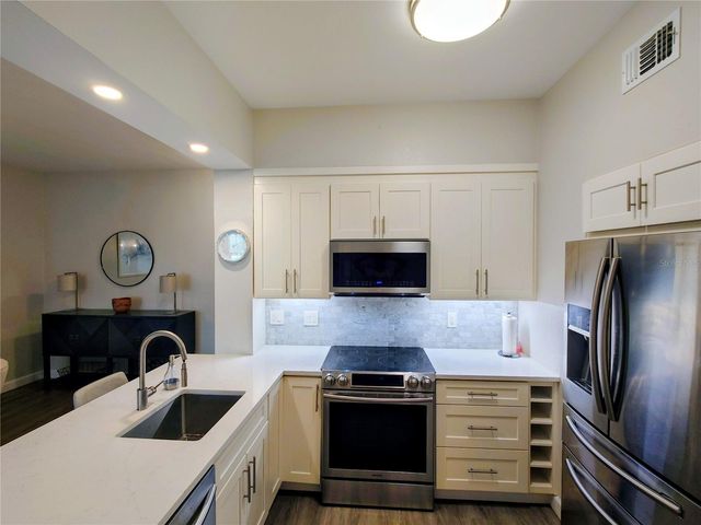 200 4TH AVENUE S 130, St Petersburg, FL 33701