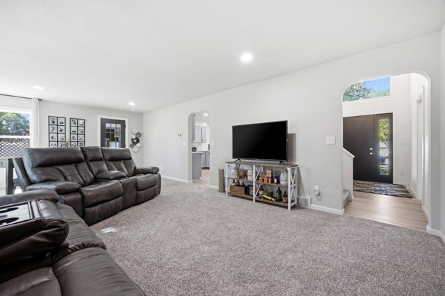 2504 18th Street S, Moorhead, MN 56560