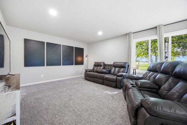 2504 18th Street S, Moorhead, MN 56560