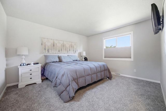 2504 18th Street S, Moorhead, MN 56560
