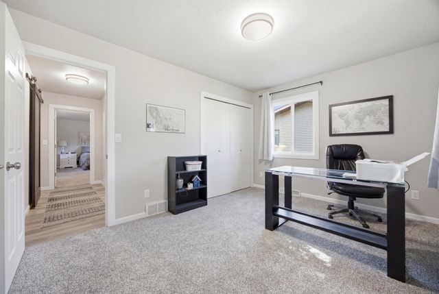 2504 18th Street S, Moorhead, MN 56560