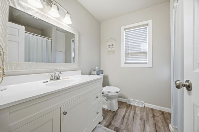 2504 18th Street S, Moorhead, MN 56560