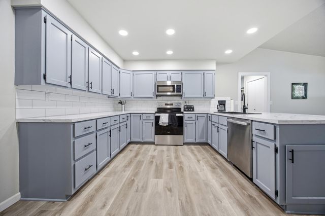 2504 18th Street S, Moorhead, MN 56560