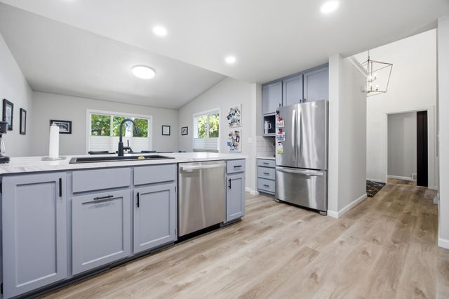 2504 18th Street S, Moorhead, MN 56560