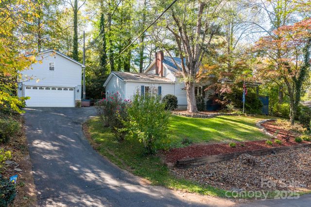 820 Peacehaven Place NW, Lenoir, NC 28645