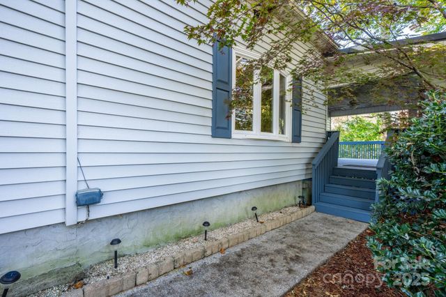 820 Peacehaven Place NW, Lenoir, NC 28645