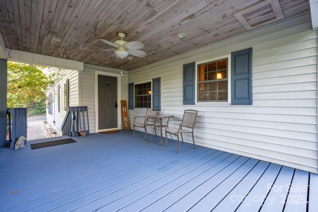 820 Peacehaven Place NW, Lenoir, NC 28645