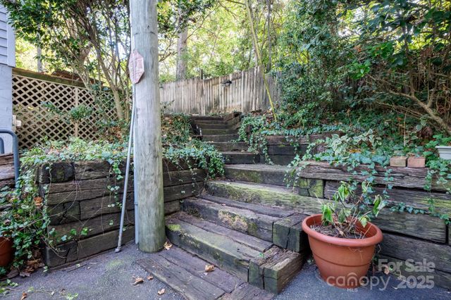 820 Peacehaven Place NW, Lenoir, NC 28645