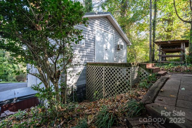 820 Peacehaven Place NW, Lenoir, NC 28645