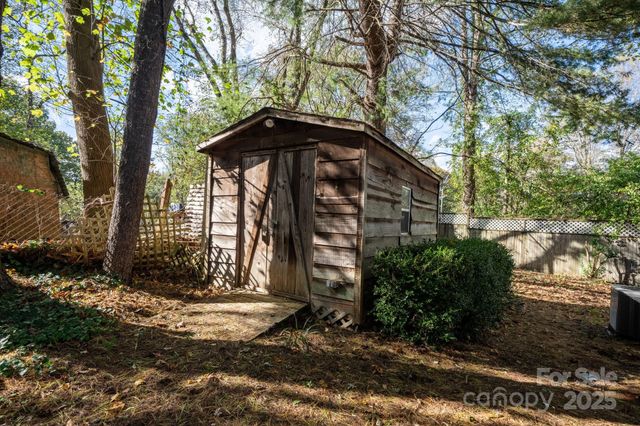 820 Peacehaven Place NW, Lenoir, NC 28645