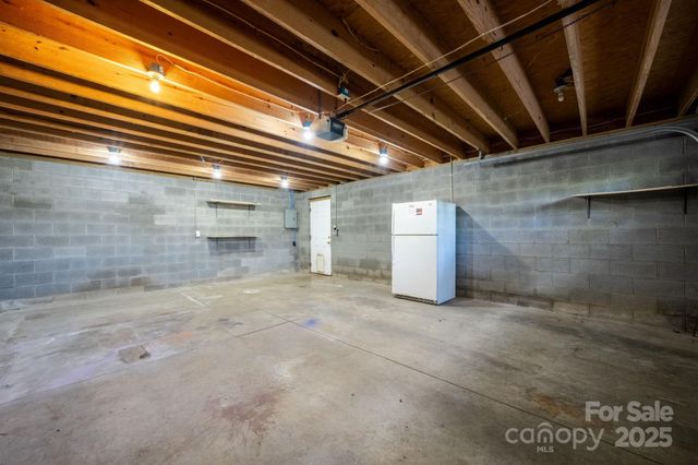 820 Peacehaven Place NW, Lenoir, NC 28645