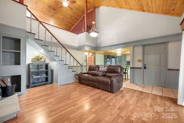 820 Peacehaven Place NW, Lenoir, NC 28645