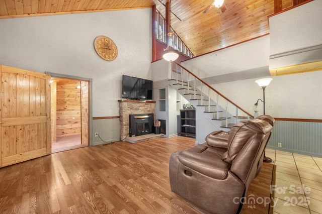 820 Peacehaven Place NW, Lenoir, NC 28645