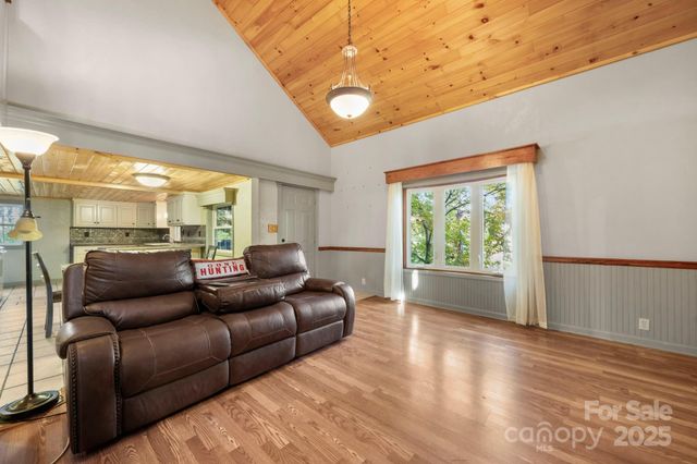 820 Peacehaven Place NW, Lenoir, NC 28645