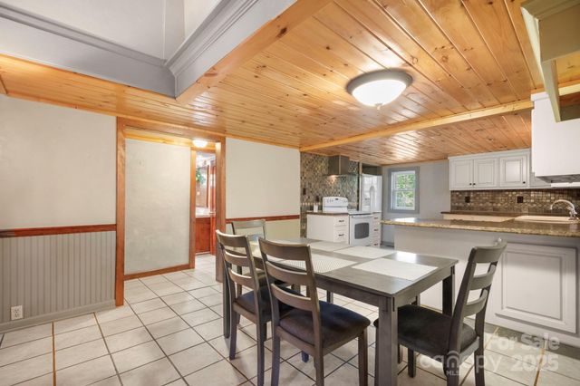 820 Peacehaven Place NW, Lenoir, NC 28645