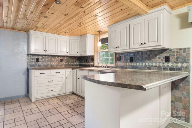 820 Peacehaven Place NW, Lenoir, NC 28645