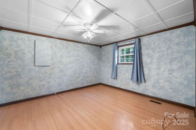 820 Peacehaven Place NW, Lenoir, NC 28645