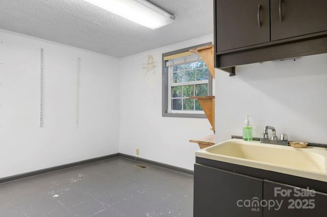 820 Peacehaven Place NW, Lenoir, NC 28645