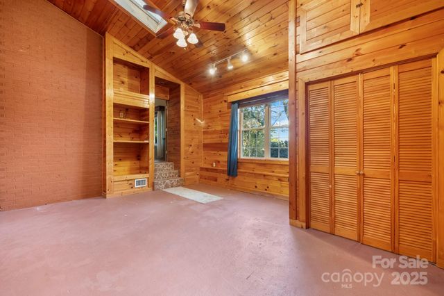 820 Peacehaven Place NW, Lenoir, NC 28645