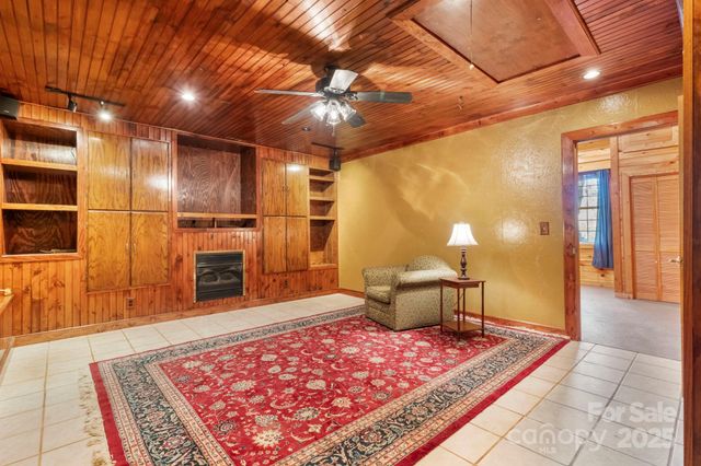 820 Peacehaven Place NW, Lenoir, NC 28645