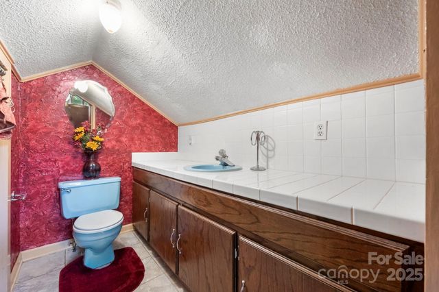 820 Peacehaven Place NW, Lenoir, NC 28645