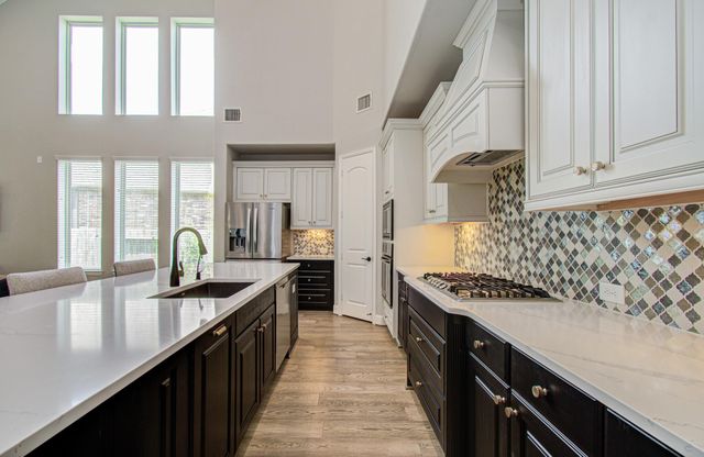 2332 Shallow Creek Lane, Friendswood, TX 77546
