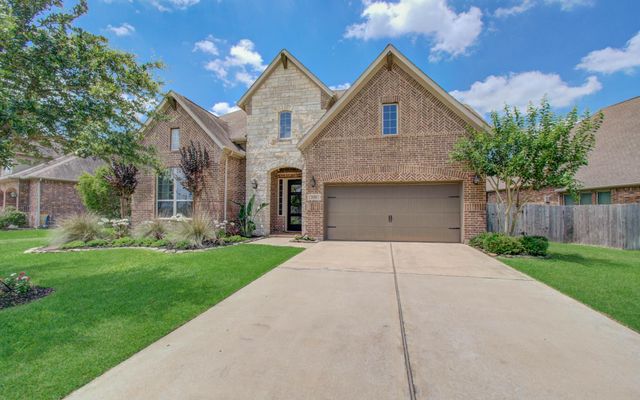 2332 Shallow Creek Lane, Friendswood, TX 77546