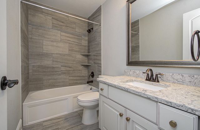 2332 Shallow Creek Lane, Friendswood, TX 77546