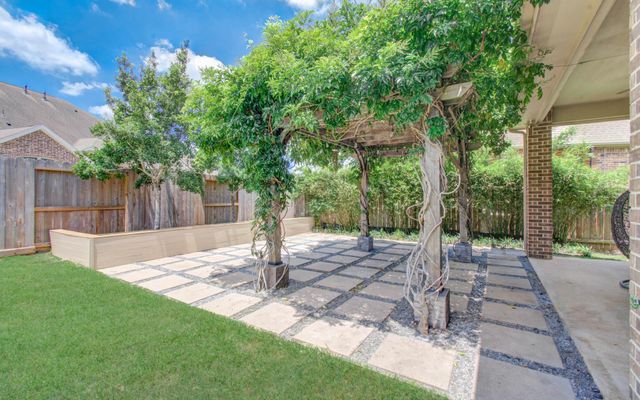 2332 Shallow Creek Lane, Friendswood, TX 77546