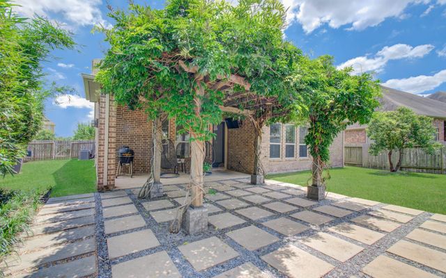 2332 Shallow Creek Lane, Friendswood, TX 77546