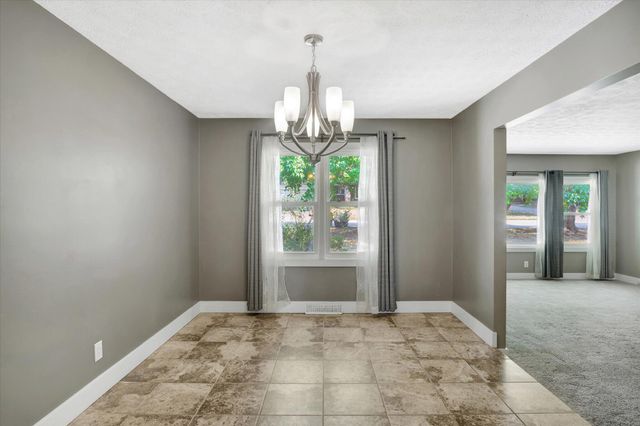 1130 W Westview Street, Springfield, MO 65807