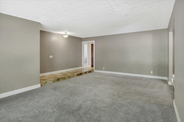 1130 W Westview Street, Springfield, MO 65807