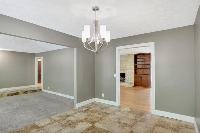 1130 W Westview Street, Springfield, MO 65807