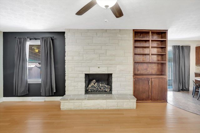 1130 W Westview Street, Springfield, MO 65807