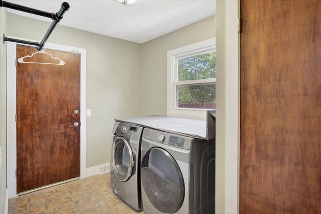 1130 W Westview Street, Springfield, MO 65807