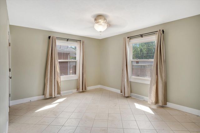 1130 W Westview Street, Springfield, MO 65807