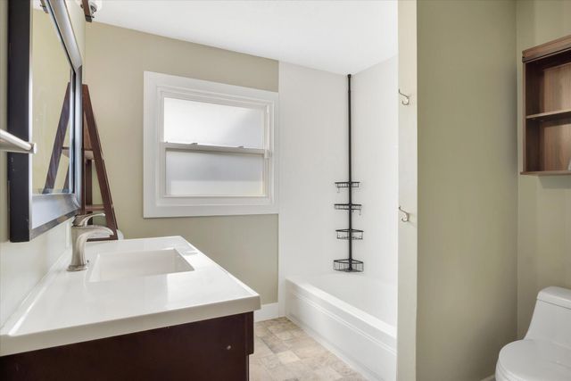 1130 W Westview Street, Springfield, MO 65807