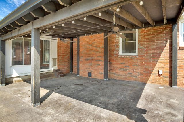 1130 W Westview Street, Springfield, MO 65807