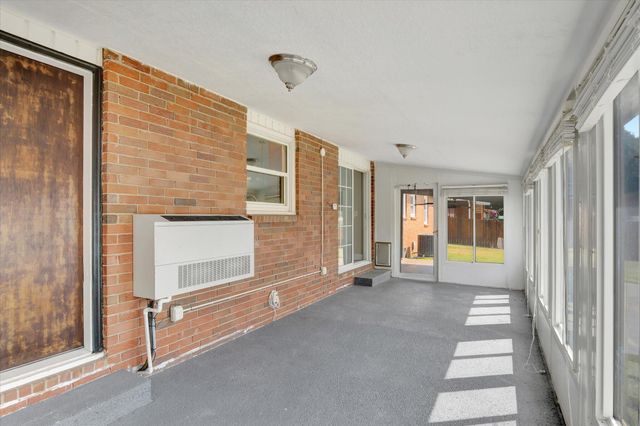 1130 W Westview Street, Springfield, MO 65807