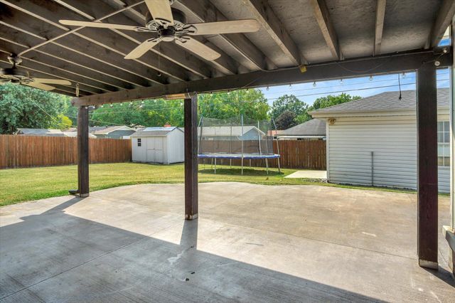 1130 W Westview Street, Springfield, MO 65807