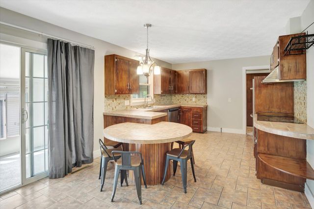 1130 W Westview Street, Springfield, MO 65807