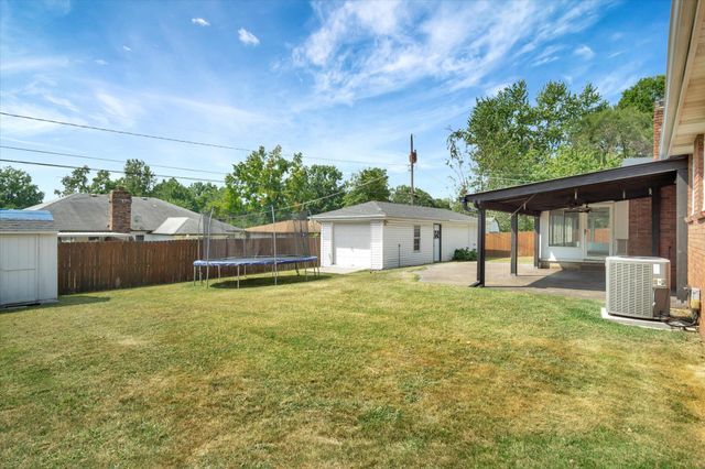 1130 W Westview Street, Springfield, MO 65807