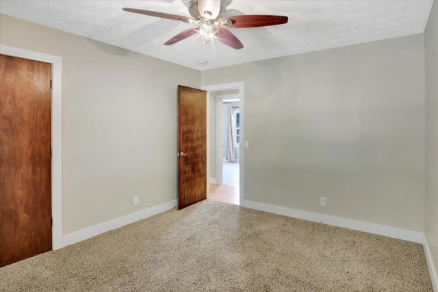 1130 W Westview Street, Springfield, MO 65807