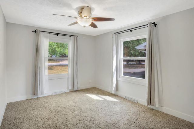 1130 W Westview Street, Springfield, MO 65807