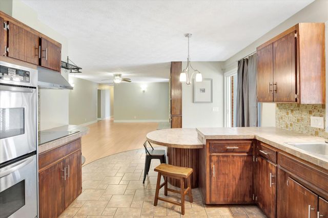 1130 W Westview Street, Springfield, MO 65807