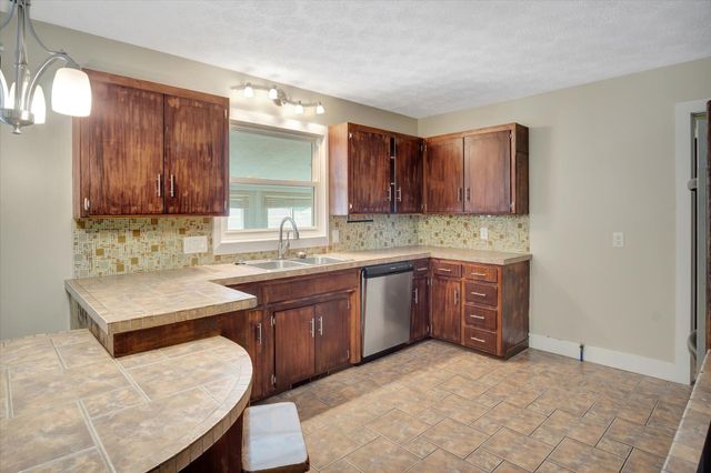 1130 W Westview Street, Springfield, MO 65807