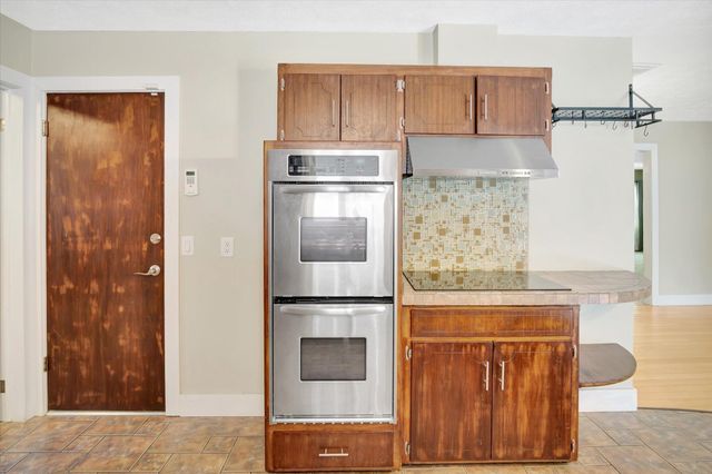 1130 W Westview Street, Springfield, MO 65807